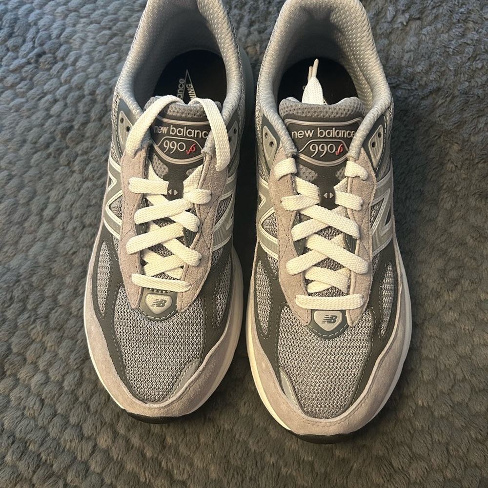 NWT New Balance Fuel Cell 990v6 (kids) size 6.5